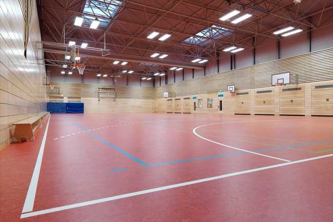 Sporthalle Canisius Gymnasium, Ahaus. Der neue Sportboden der Turnhalle in Ahaus ist bereit für den Sportunterricht.